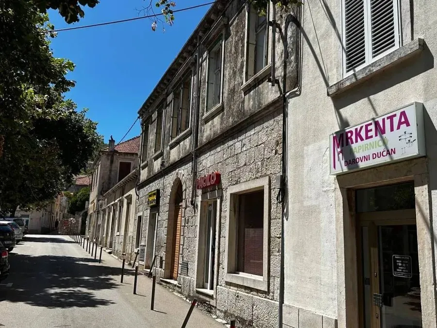 stan na prodaju - blato - slika 11