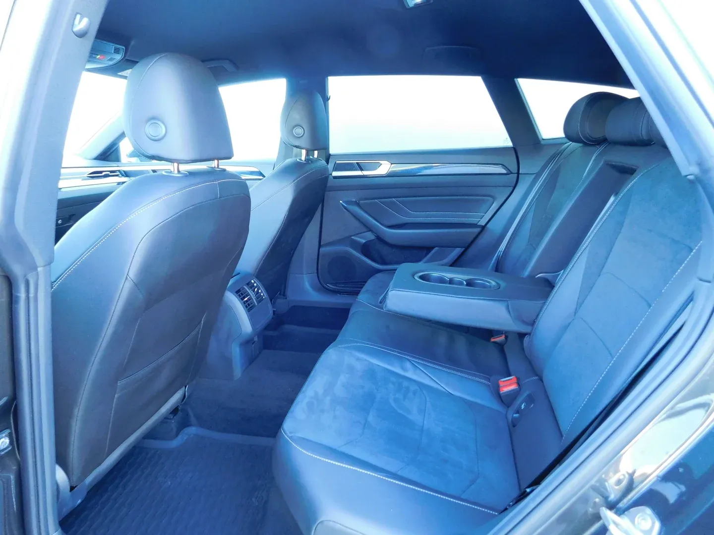 10392 volkswagen arteon sb 2.0 tdi dsg r-line - slika 9