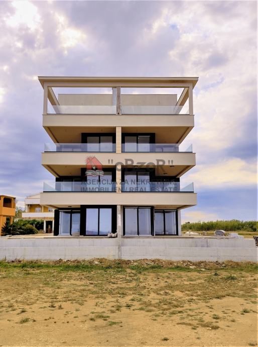 Povljana-Dvoetažan apartman(S6) PENTHOUSE - PRVI RED DO MORA