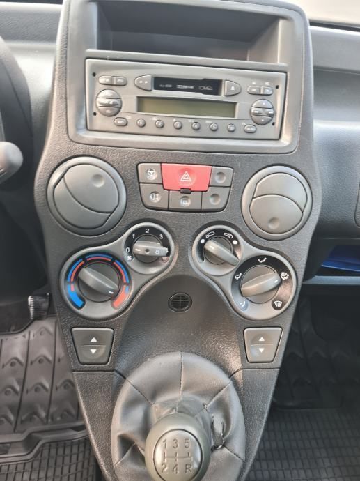 fiat panda 1,1,2009 god, 120000 km, klima,kartice - slika 12
