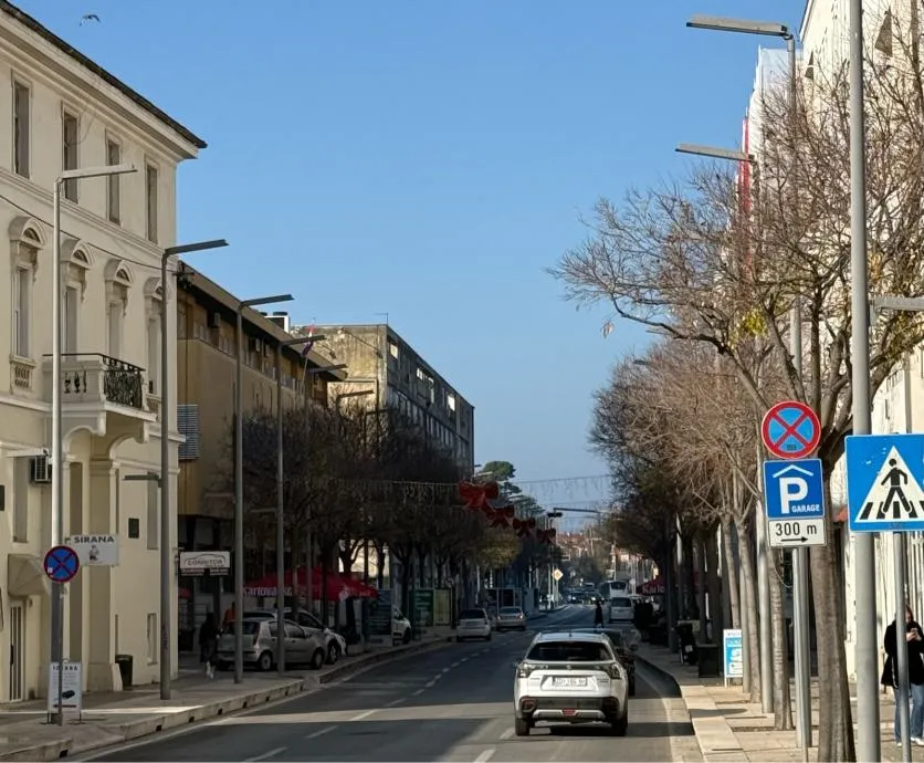 Poslovni Prostor - Najam, 8 Ureda, Zadar-Relja, Centar Grada! 2. Kat!