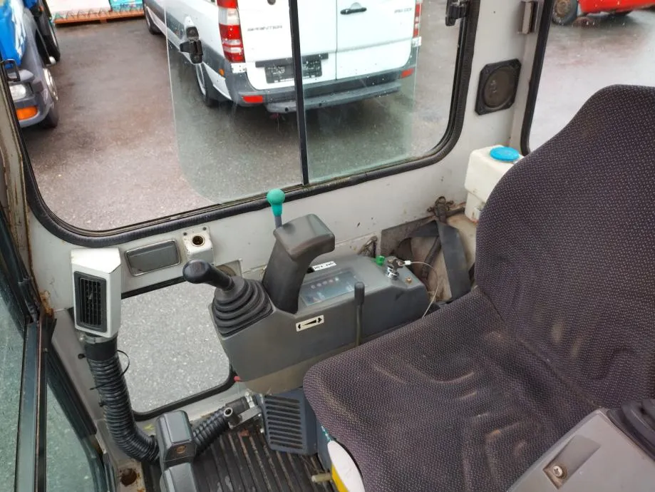 mini bager takeuchi tb 016 - slika 11