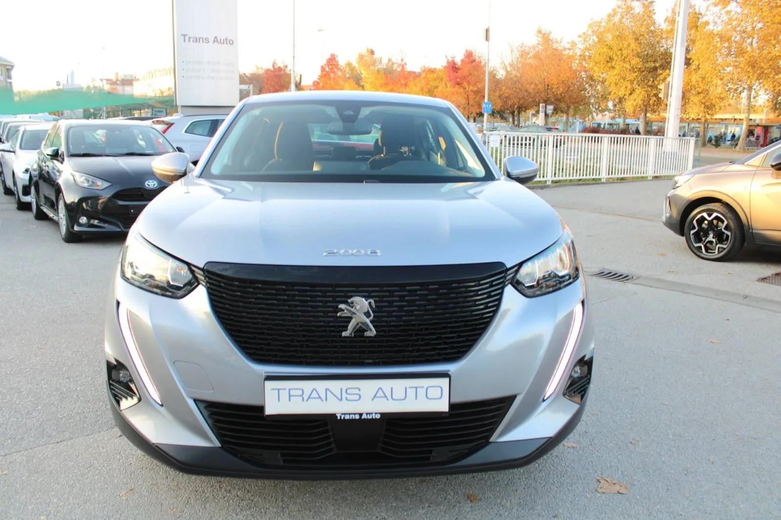 peugeot 2008 1.2 puretech automatik *led, navigacija* - slika 2
