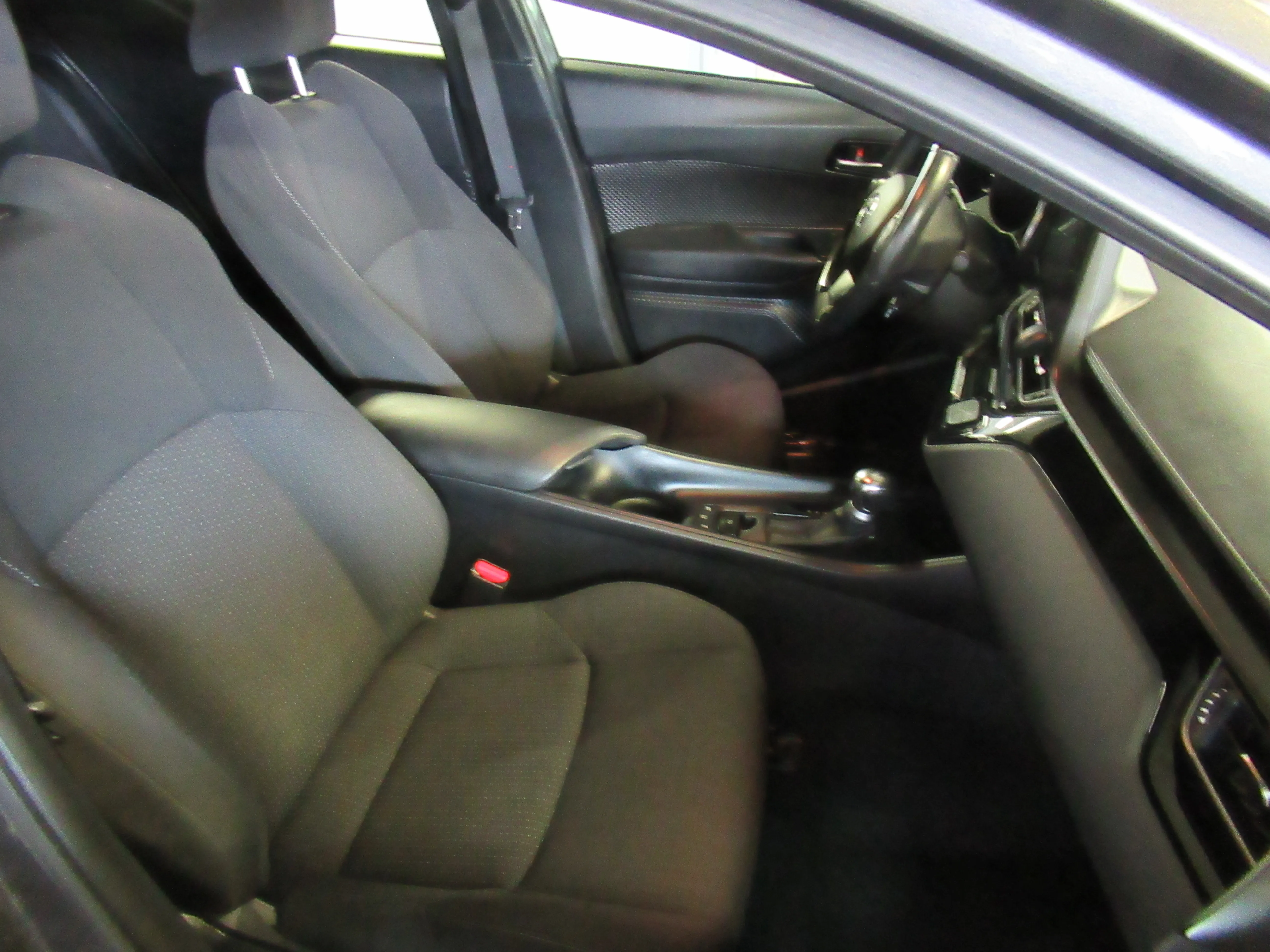 toyota c-hr c-enter 1.8 vvt-i hibrid cvt - slika 8