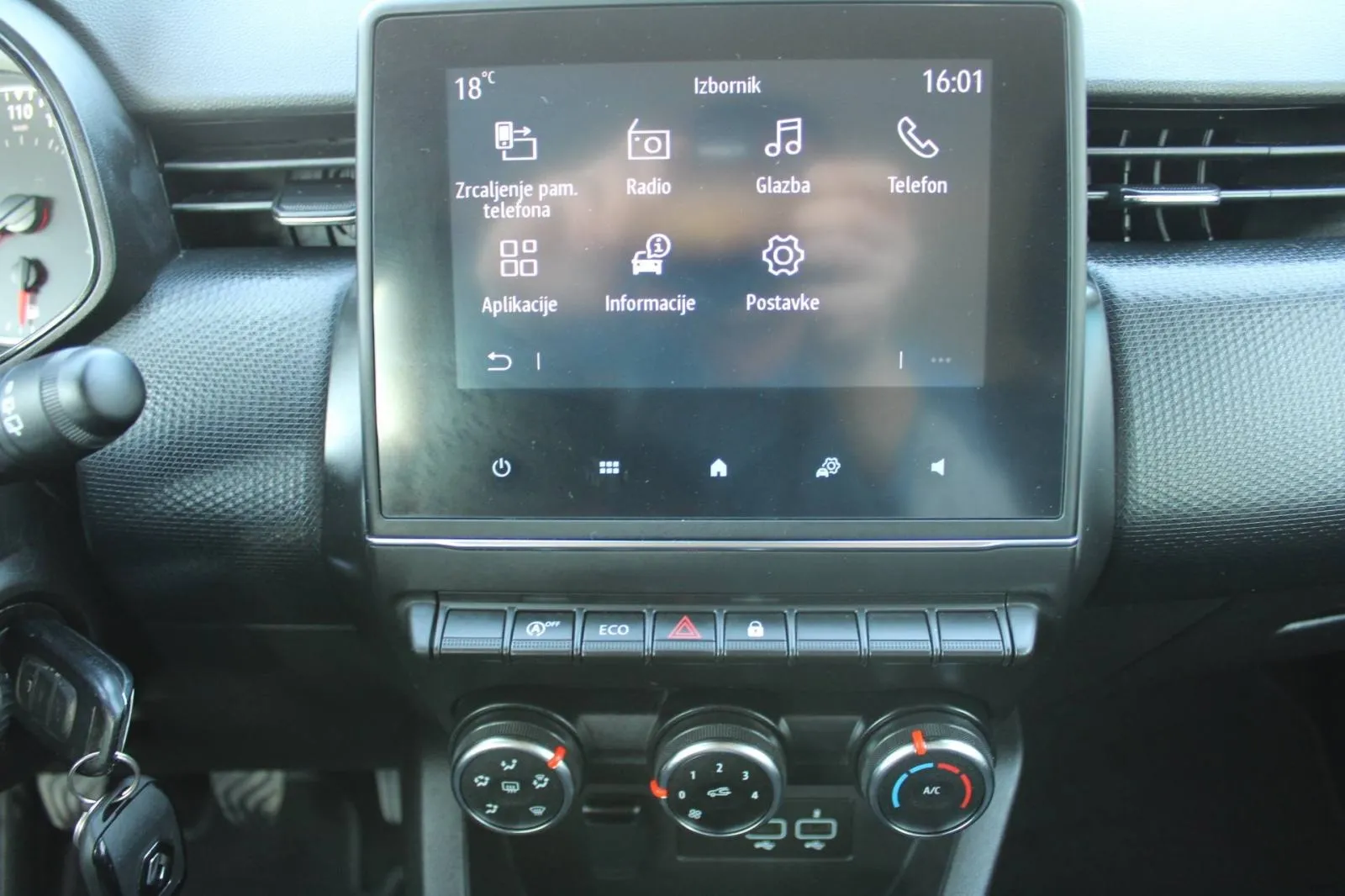 renault clio 1.0 tce equilibre - slika 17