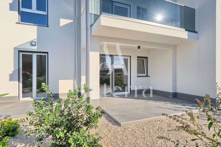 NOVOGRADNJA, STAN 70M2, 100M OD MORA (prodaja) - Brodarica, Šibenik