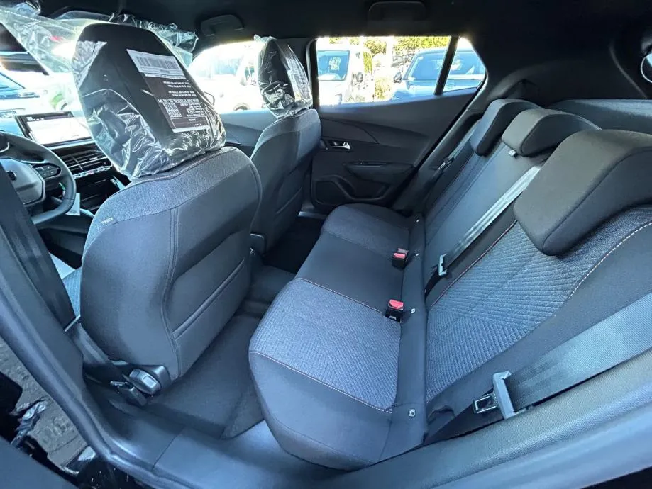 peugeot 2008 business puretech 100 - slika 12