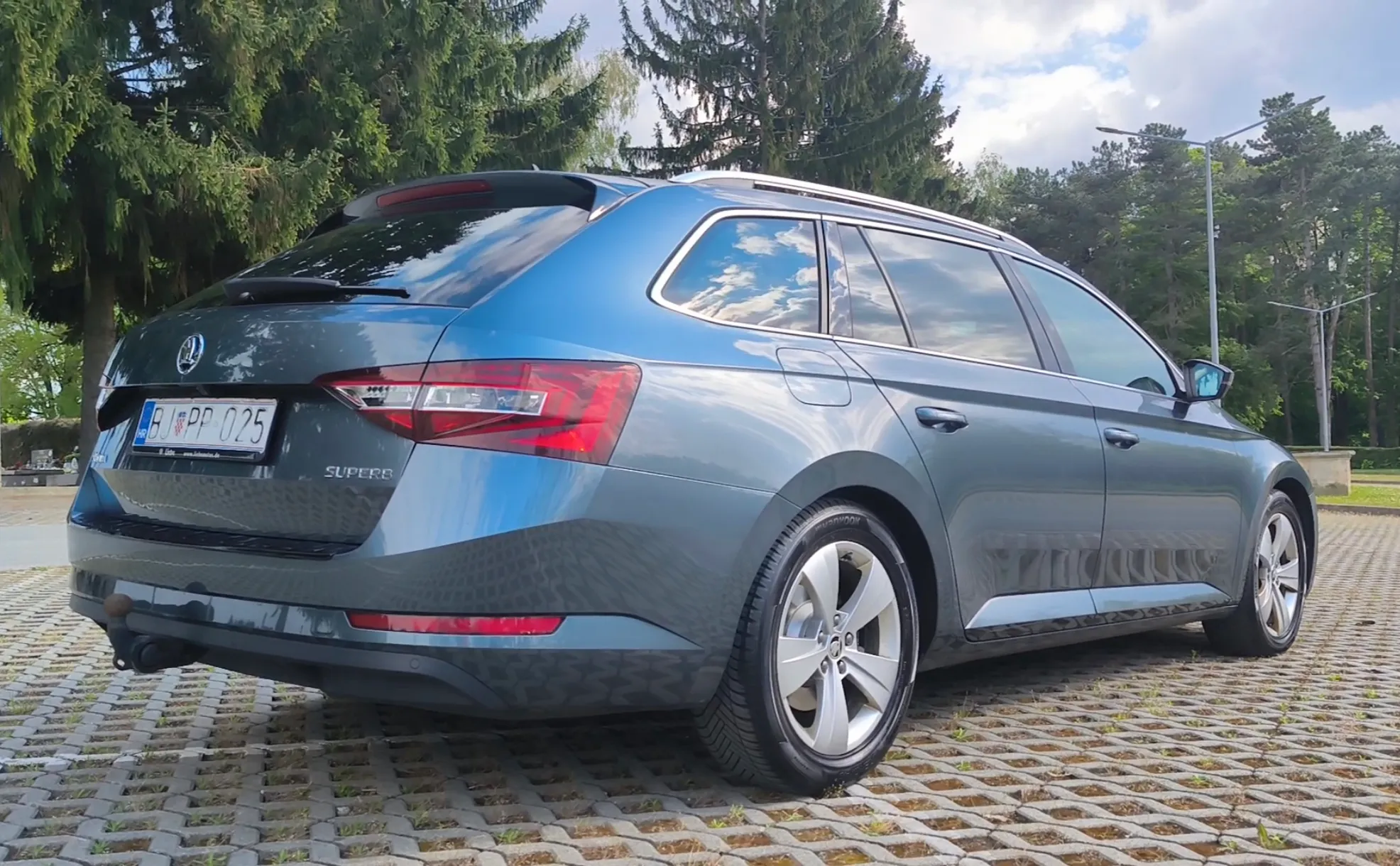 škoda superb combi 2,0 tdi, dsg, virtual, 140kw, ekstra stanje - slika 9