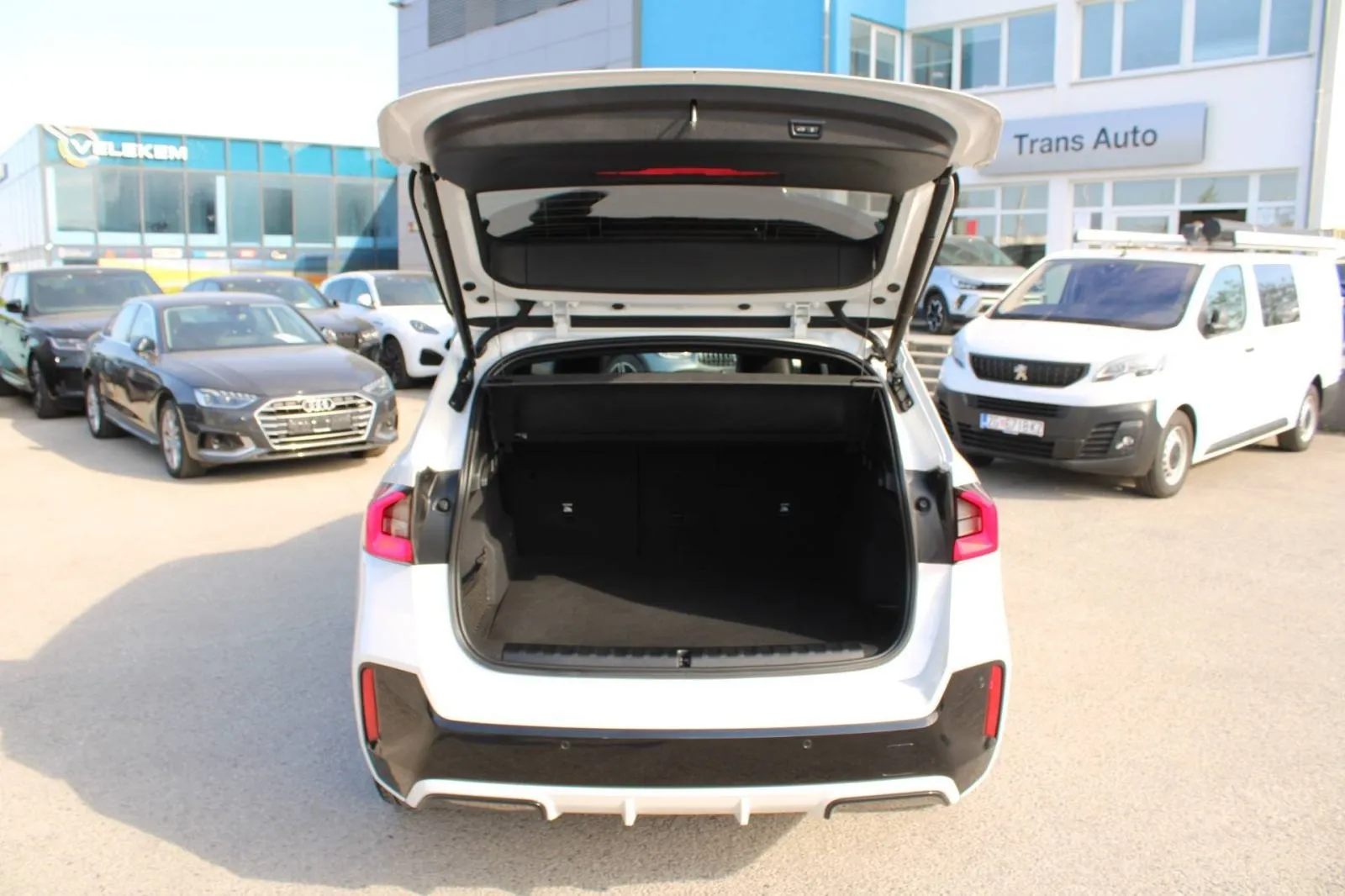 bmw x1 20d xdrive automatik m-paket *led, navigacija, kamera* - slika 10