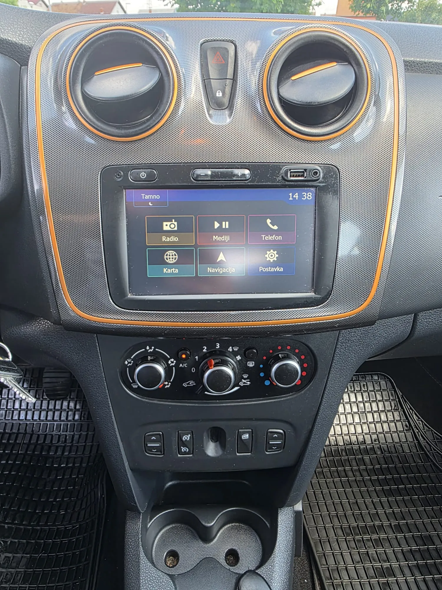 dacia sandero 0,9 tce 90 2017 g. 74000 km kartice - slika 12