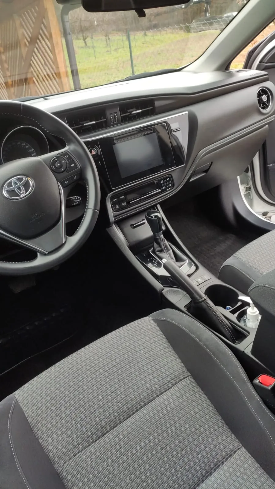toyota auris 1,2 turbo black edition - slika 8