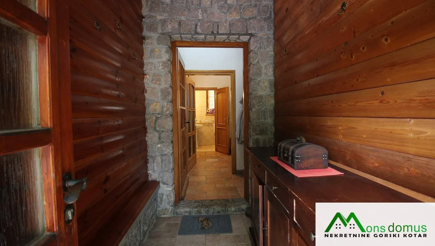 8843 m2 građevinskog zemljišta, dvije vikend kuće i garaža - slika 8