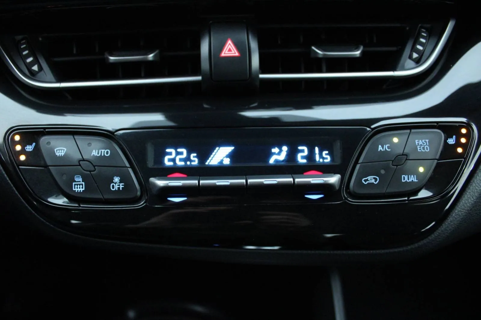 toyota c-hr 1.8 hybrid automatik *led, navigacija, kamera* - slika 9