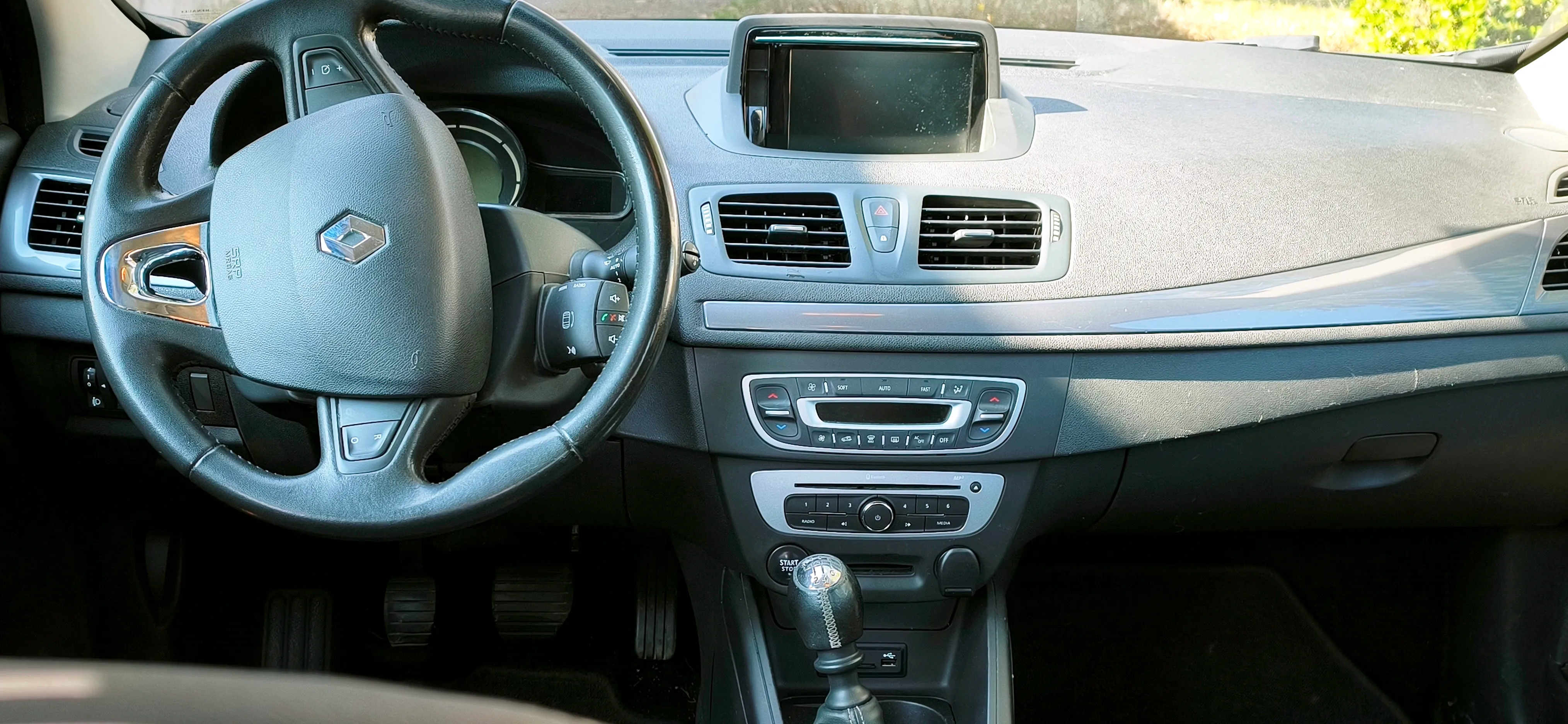 prodajem renault megane iii - slika 5