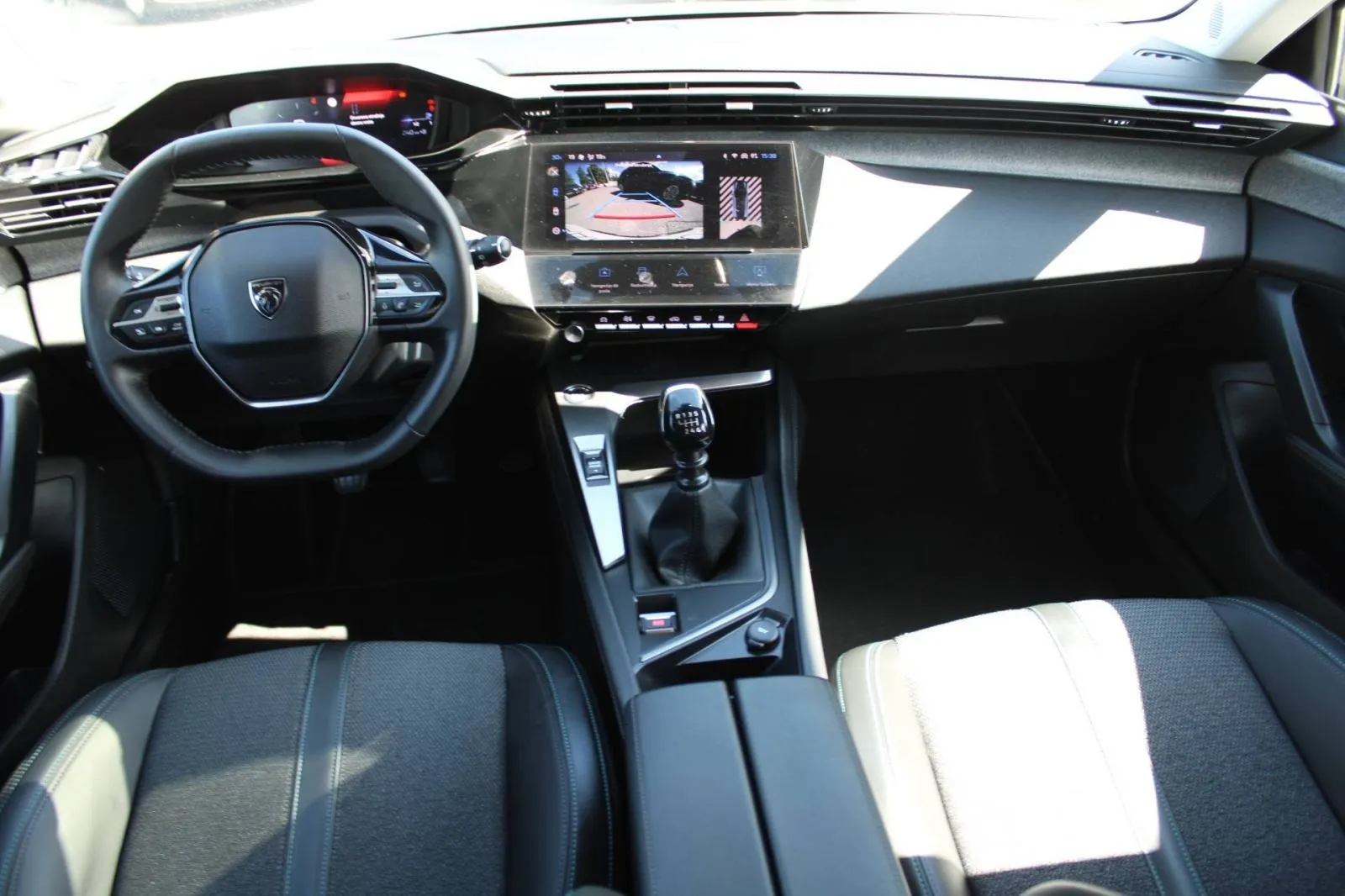 peugeot 308 1.2 puretech allure *led, navigacija, kamera* - slika 12
