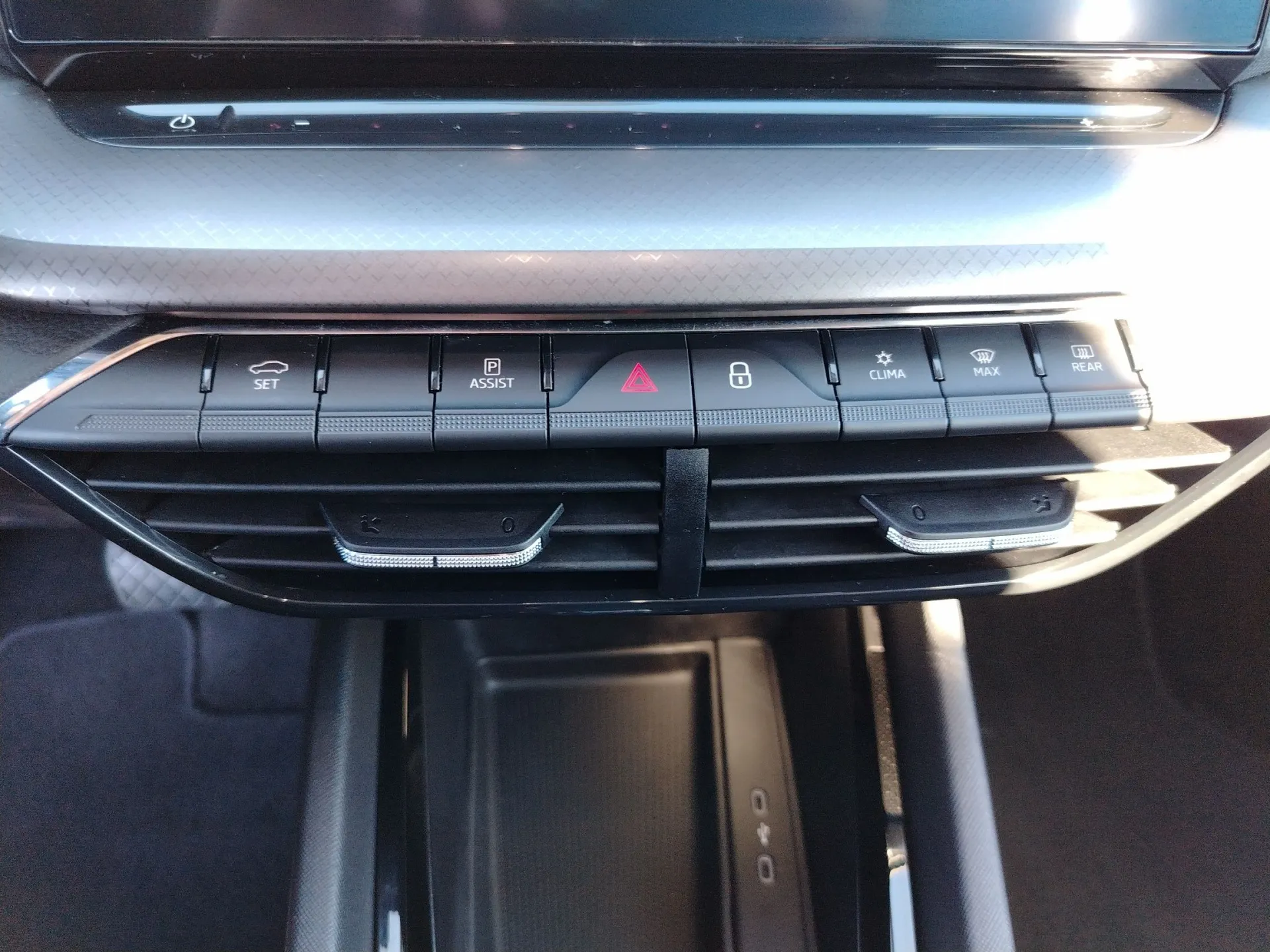 škoda octavia combi 2.0 tdi dsg ambition - slika 14