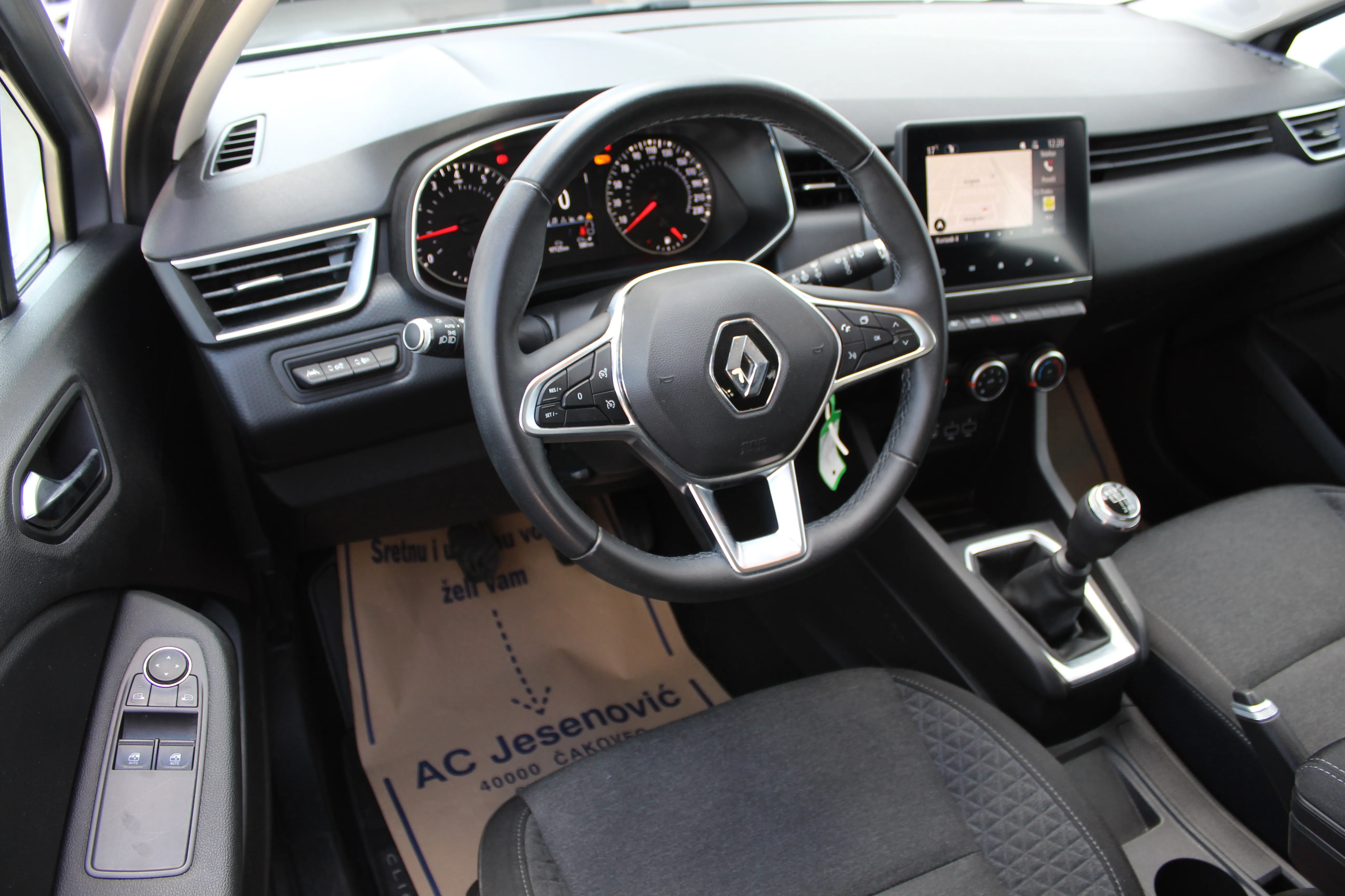 13223 renault clio tce 90 intens - slika 8