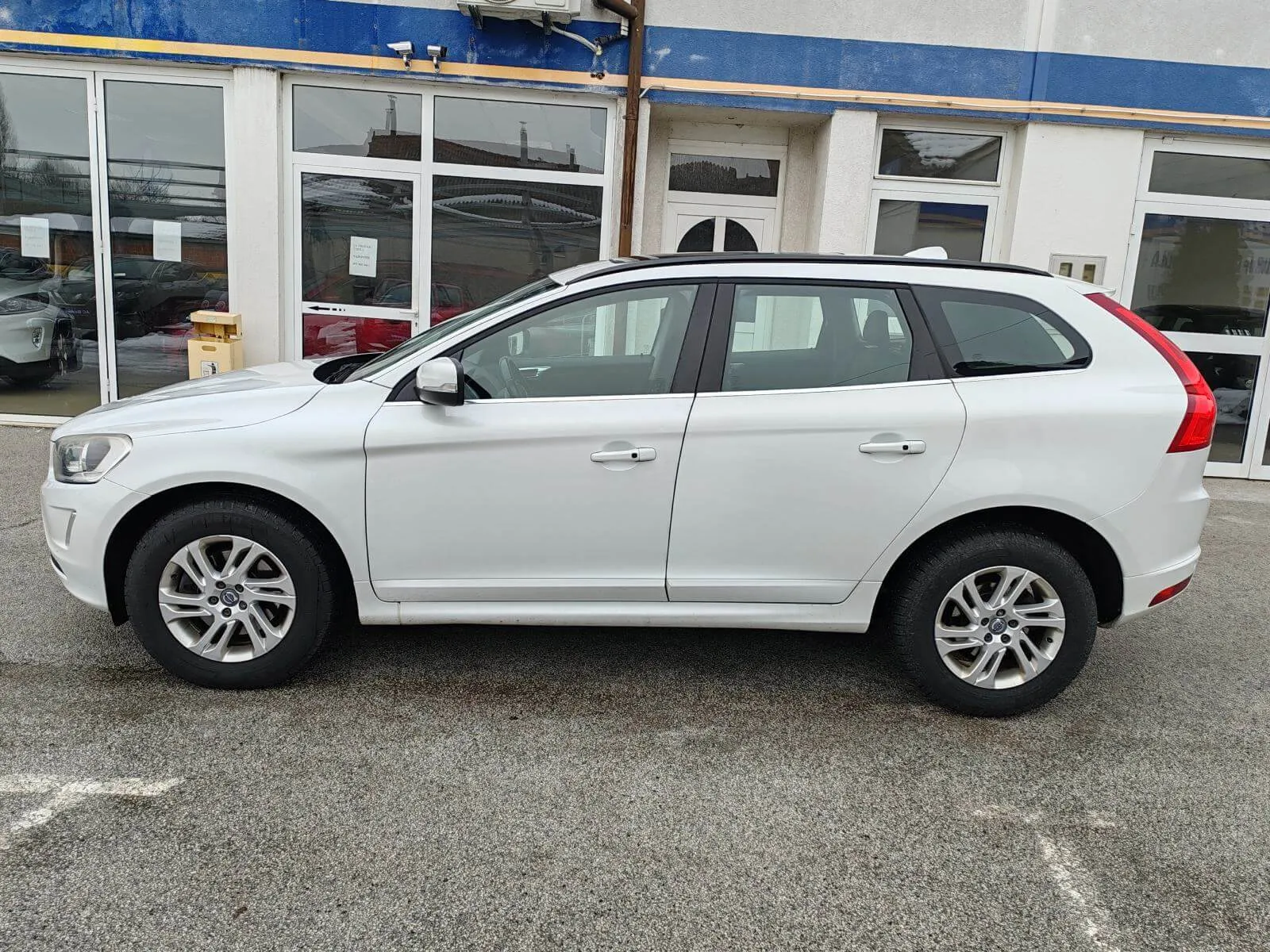 volvo xc60 fwd d4 - slika 11