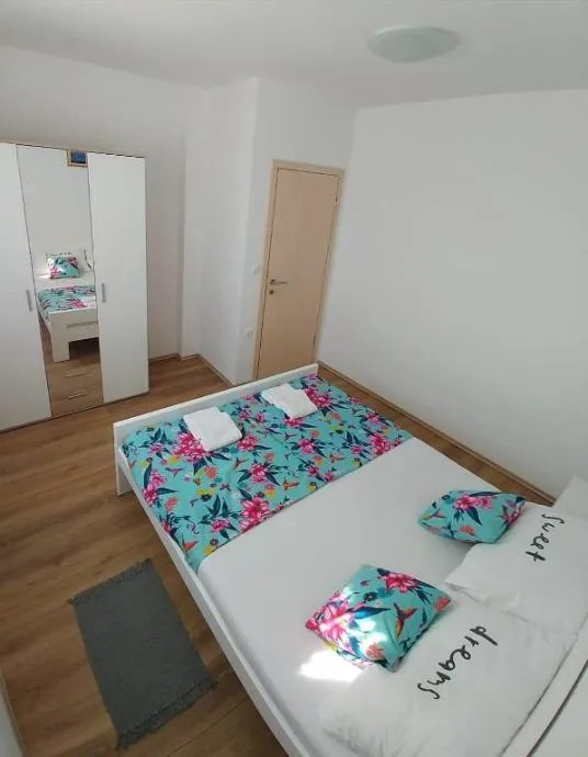 privlaka, lijepa kuća s tri apartmana(123m2), 200 metara do mora - slika 14
