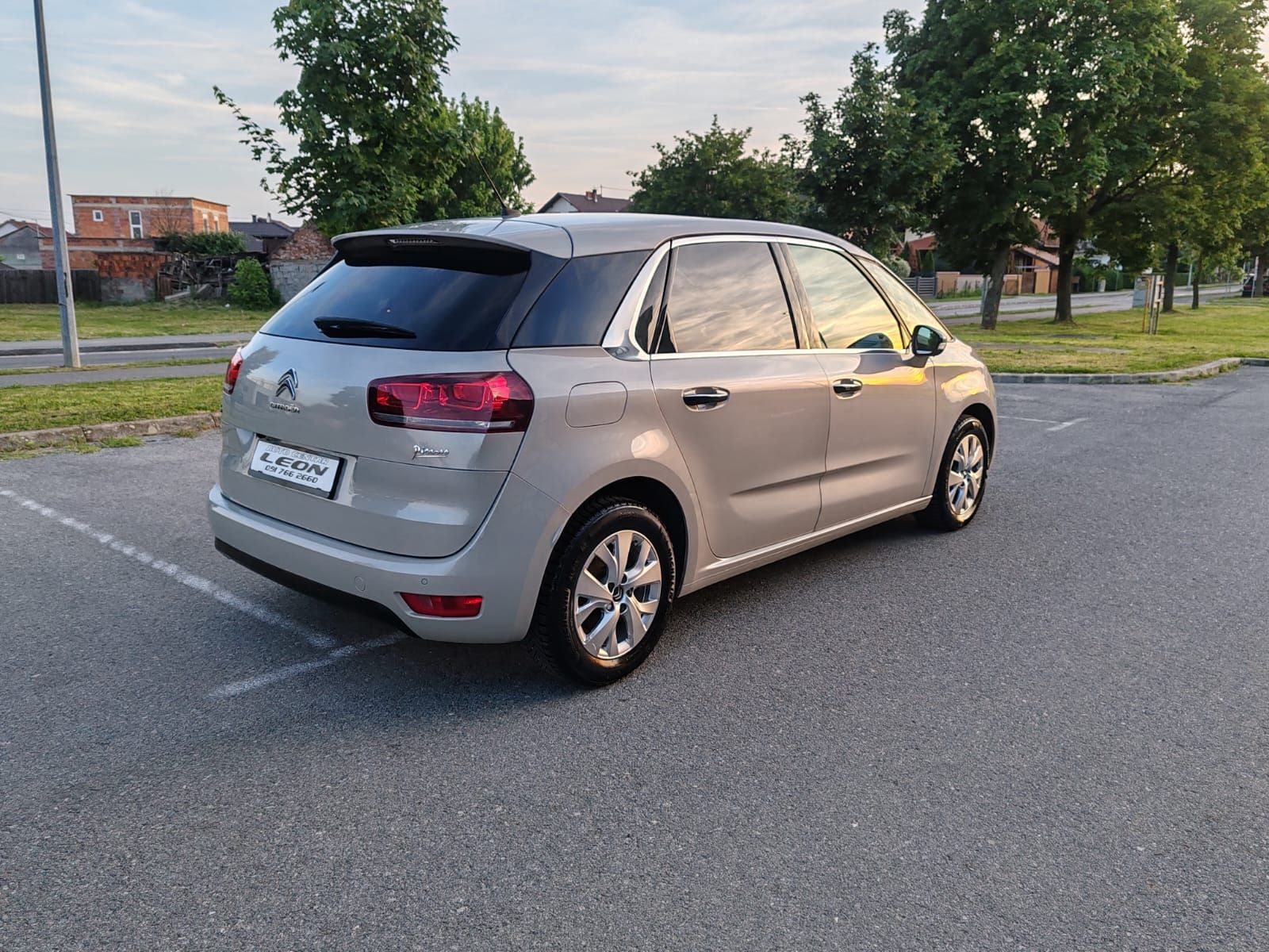 citroën c4 picasso 1,2 s&s seduction ,2016 g. 119000 km. - slika 4
