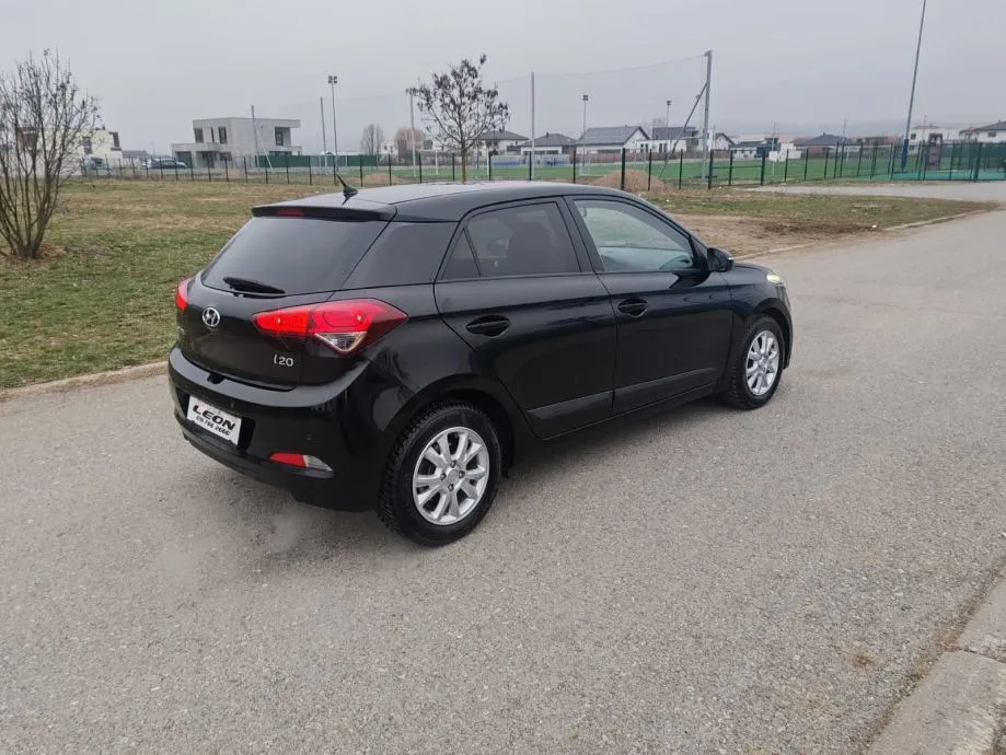 hyundai i20 1,25, 2017g. 137000 km, kartice 24/36 rata - slika 6