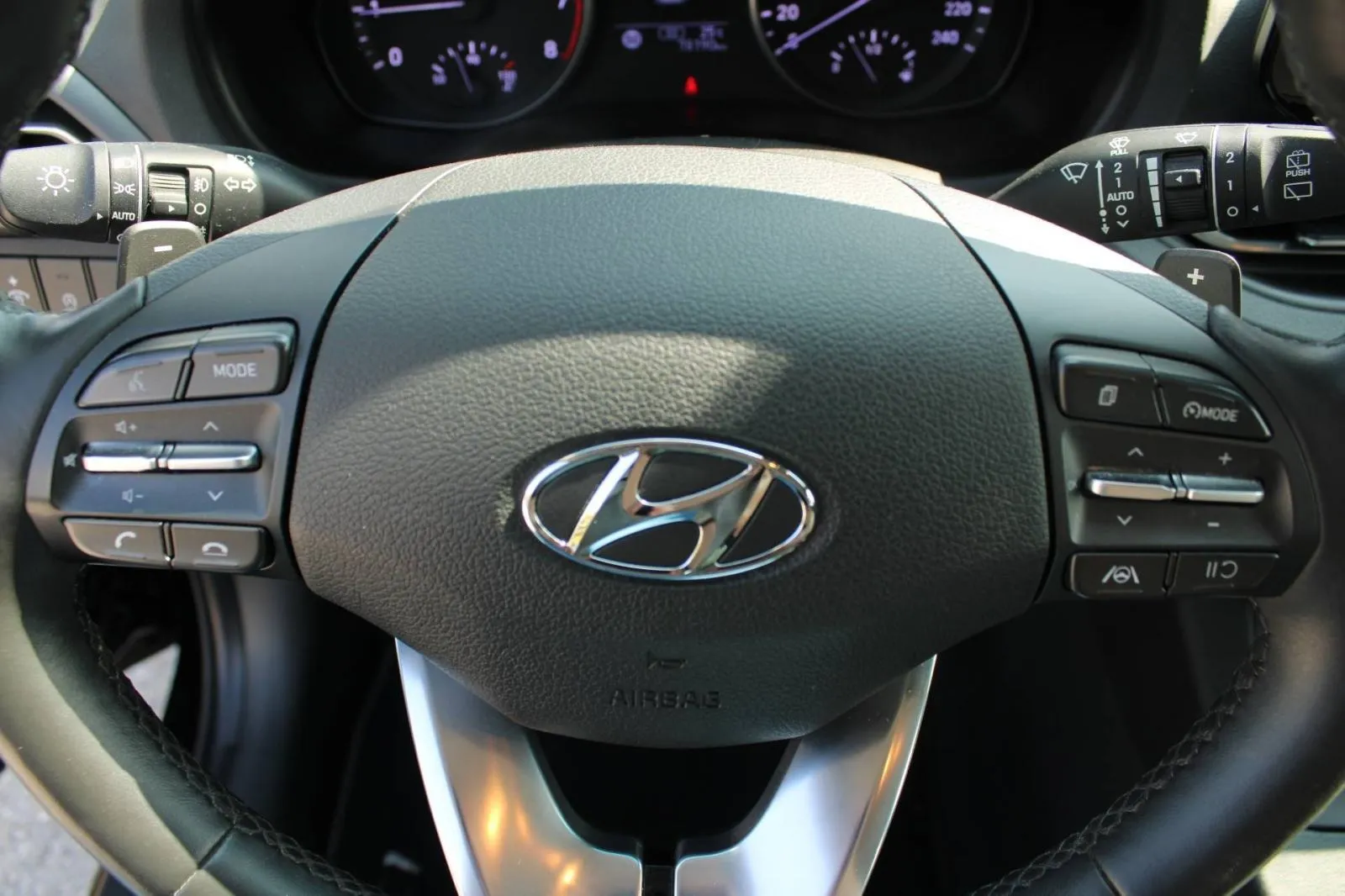 hyundai i30 karavan 1.0 t-gdi automatik *navigacija,kamera* - slika 22