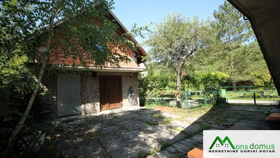 kuća s pomoćnim objektom i uređenom okućnicom (prodaja) - slika 21