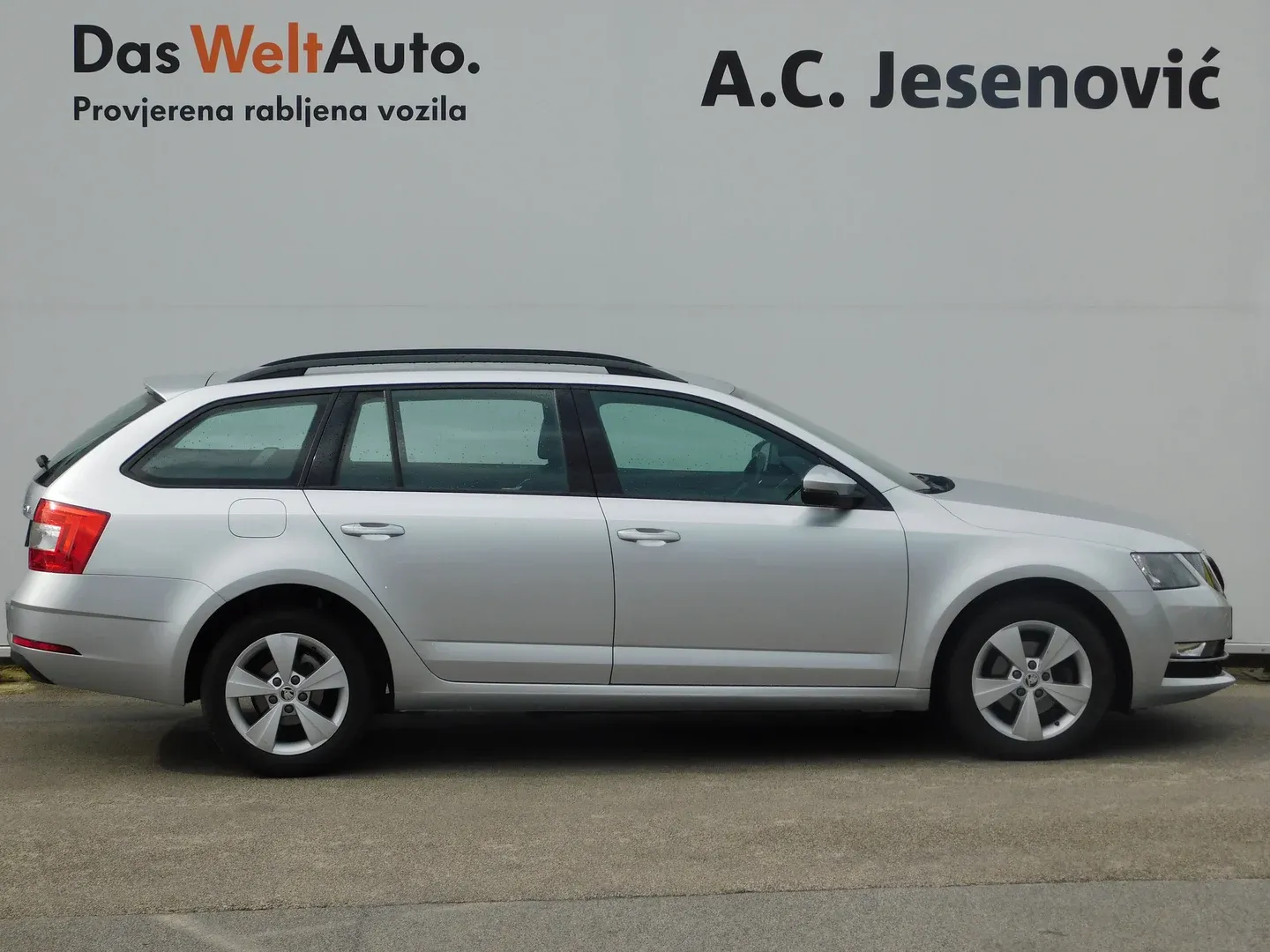 09852 škoda octavia combi style 1.6 tdi - slika 4