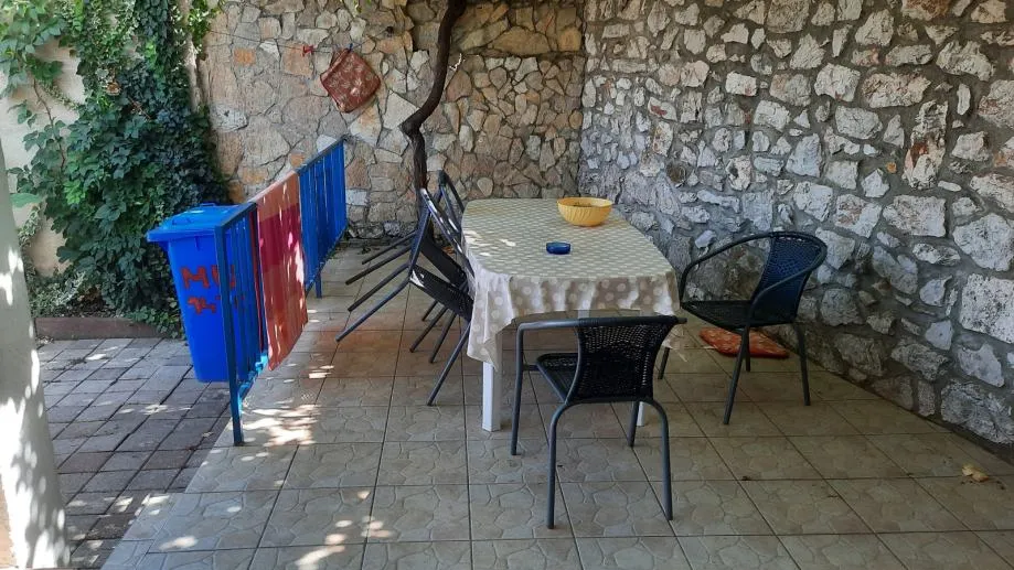 !!kuća s dvorištem,staro selo: murter, 105.00 m2 (prodaja) - slika 9