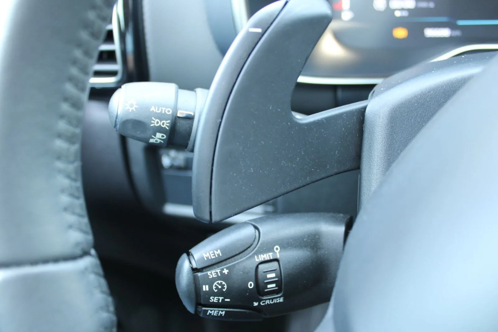 citroën c5 aircross 1.2 130 s&s automatik feel pack *led, kamera* - slika 15
