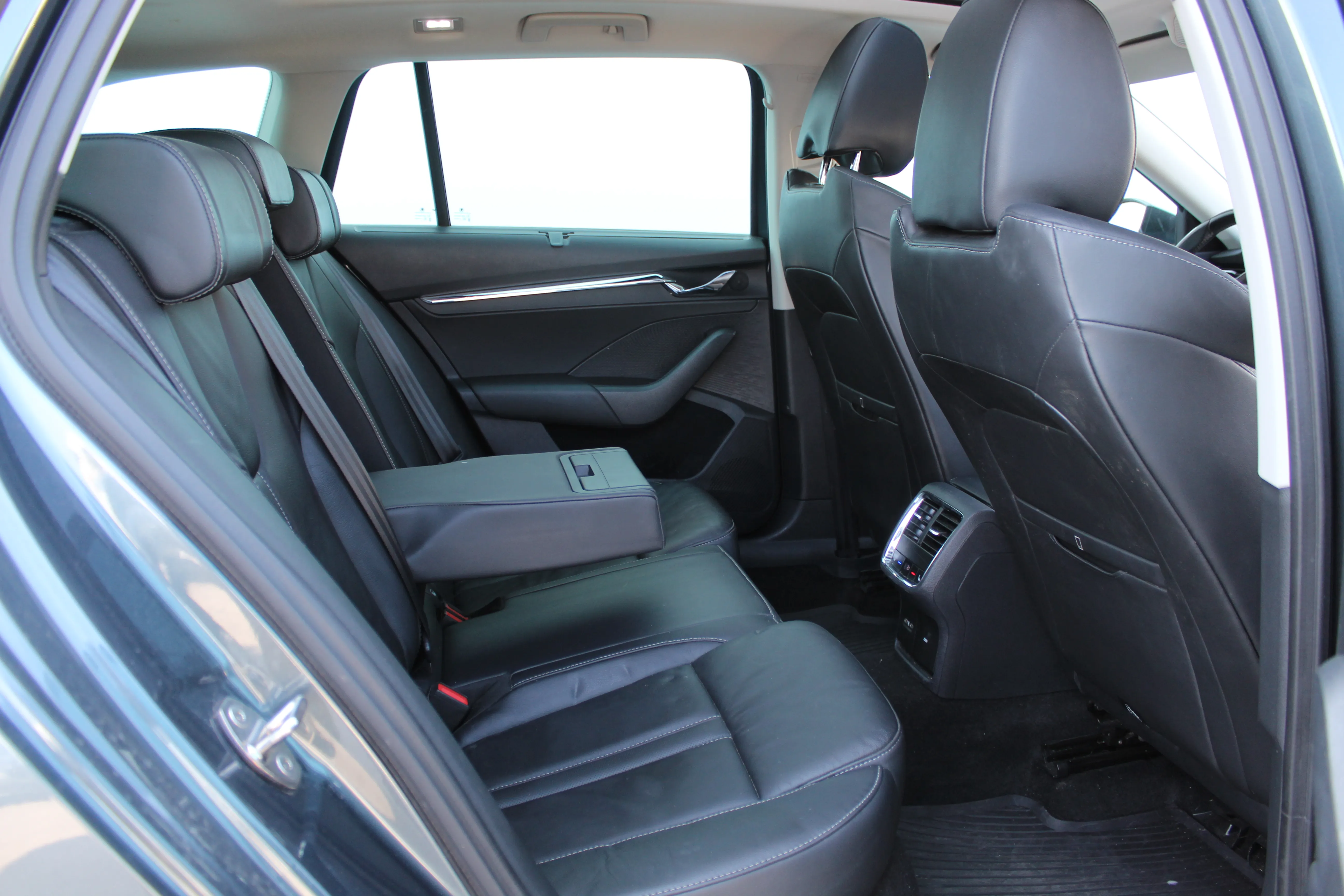 13144 škoda octavia combi ambition 2.0 tdi - slika 13