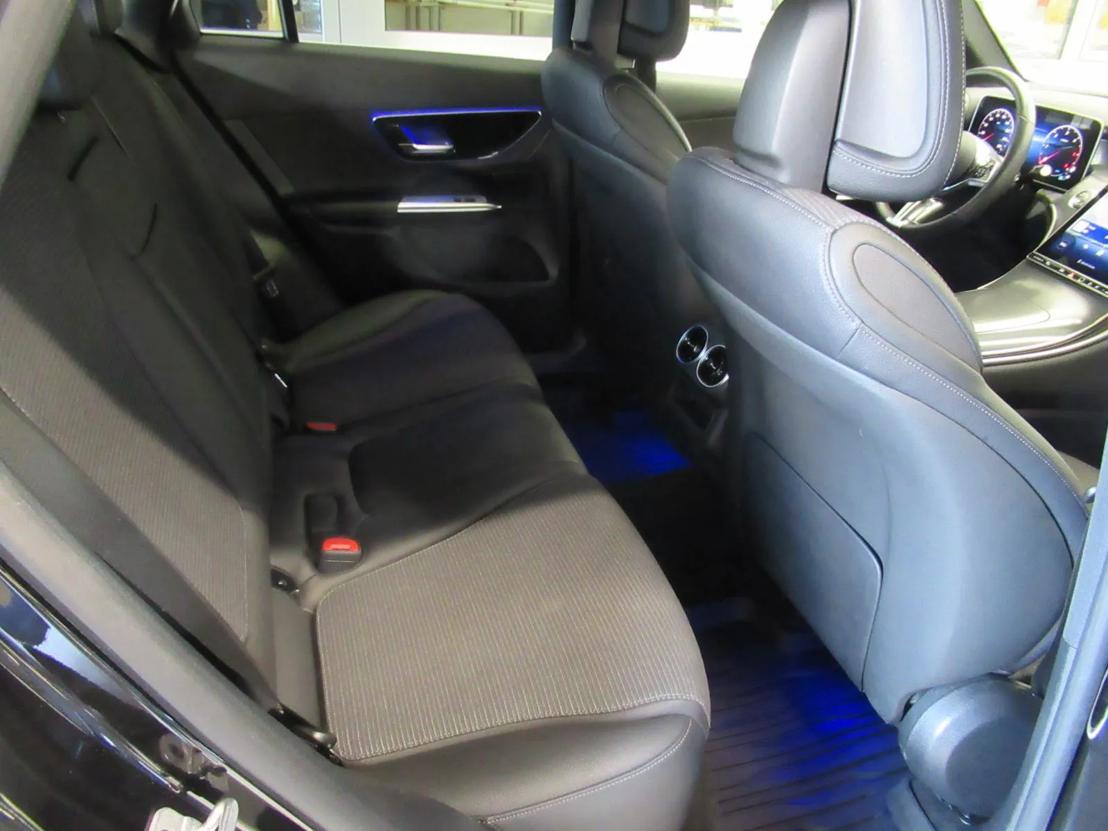 mercedes-benz glc 220 d 4matic avantgarde advanced plus - slika 9