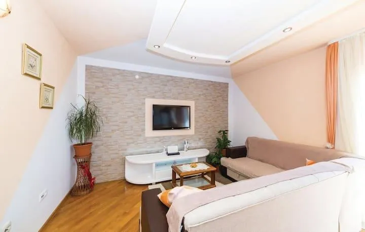 kuća s bazenom kaštel lukšić, 260.00 m2 (prodaja) - slika 19