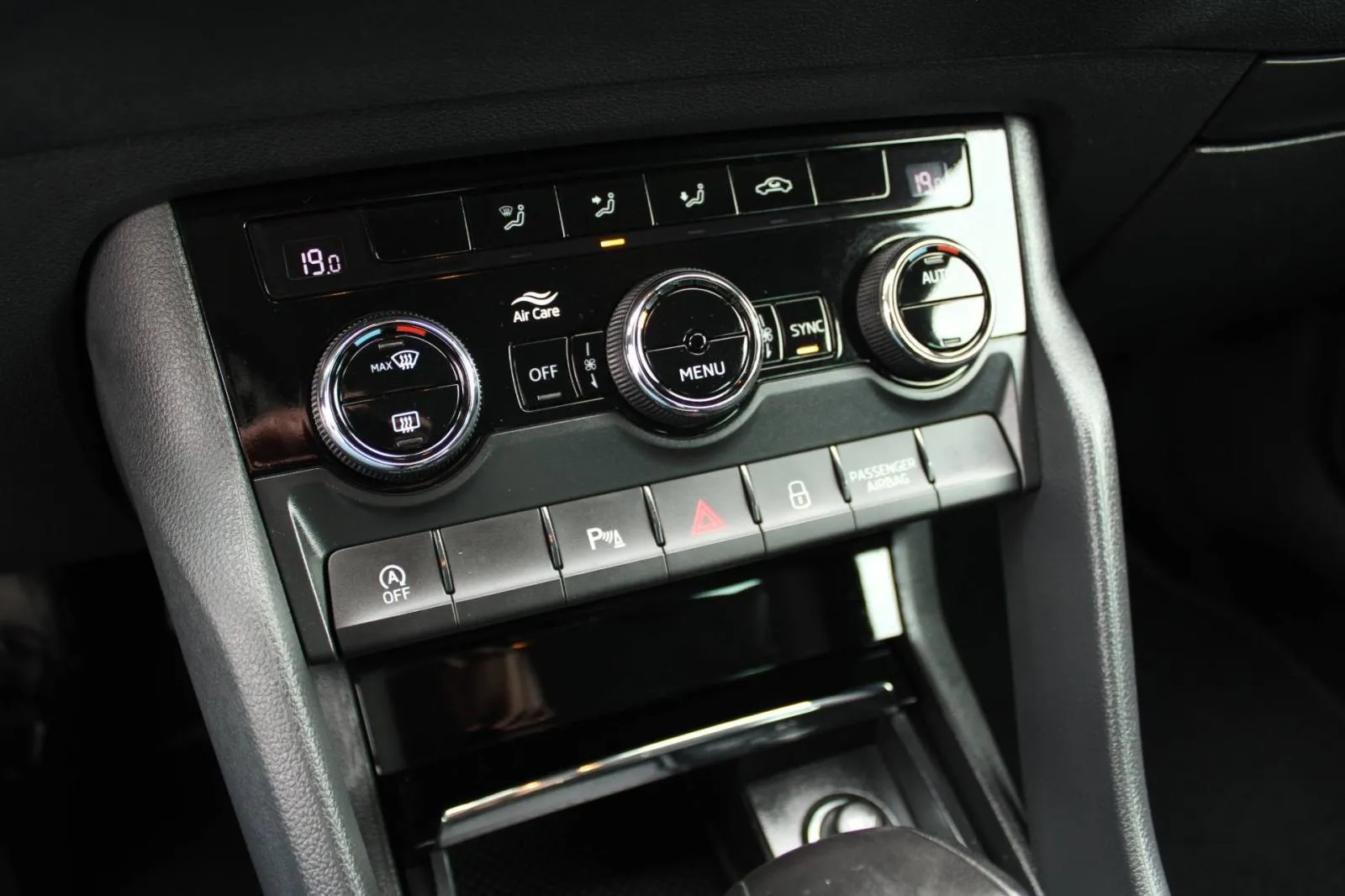 škoda karoq 2.0 tdi dsg *navigacija, kamera* - slika 11