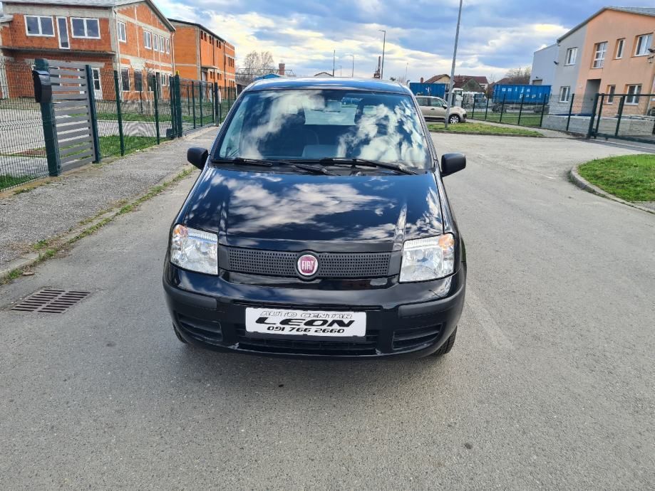 fiat panda 1,1,2009 god, 120000 km, klima,kartice - slika 2