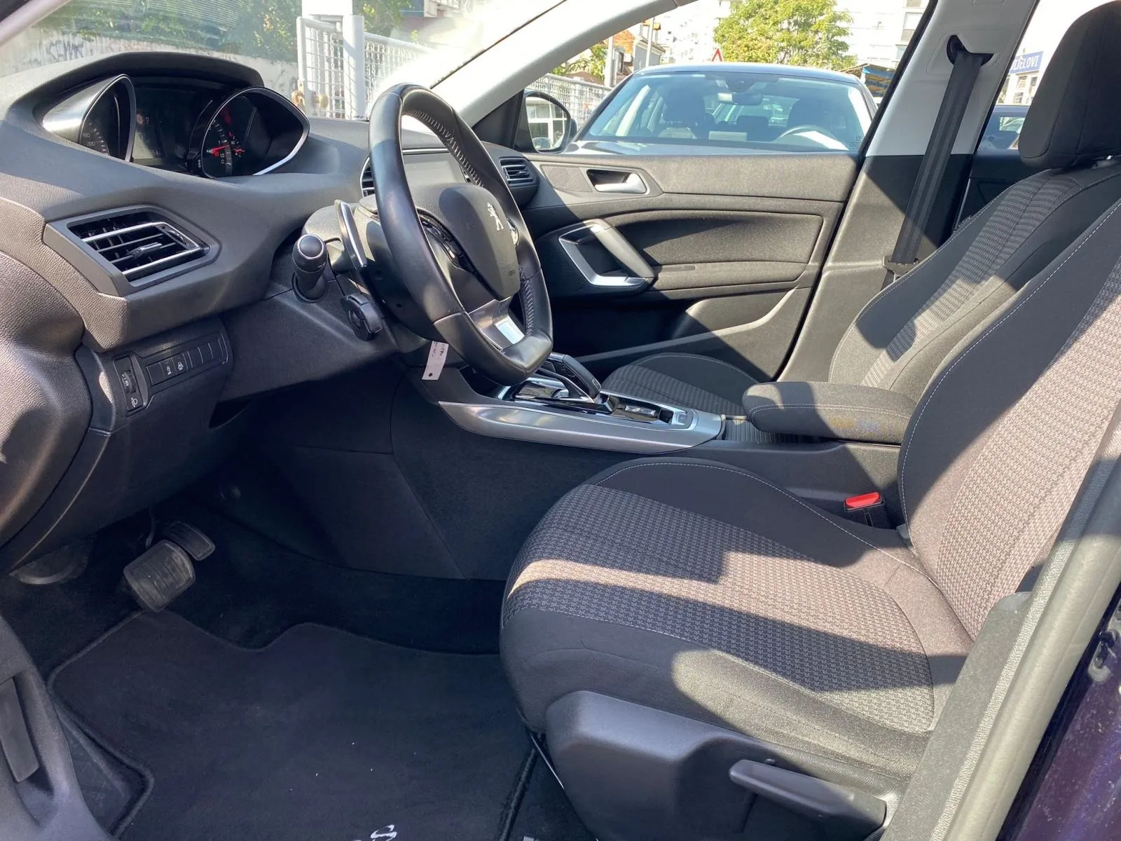 peugeot 308 sw 1,5 bluehdi automatik, navi, tempomat, 4x garancija! - slika 18