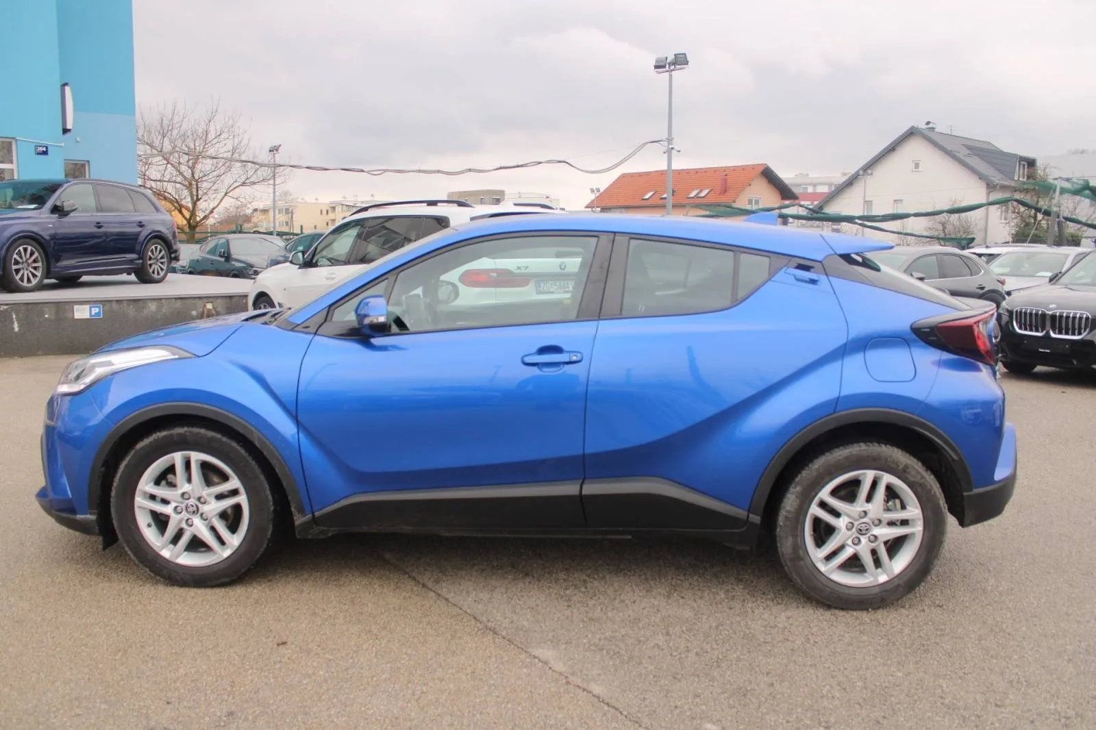 toyota c-hr 2.0 hybrid automatik *led, navigacija, kamera* - slika 9