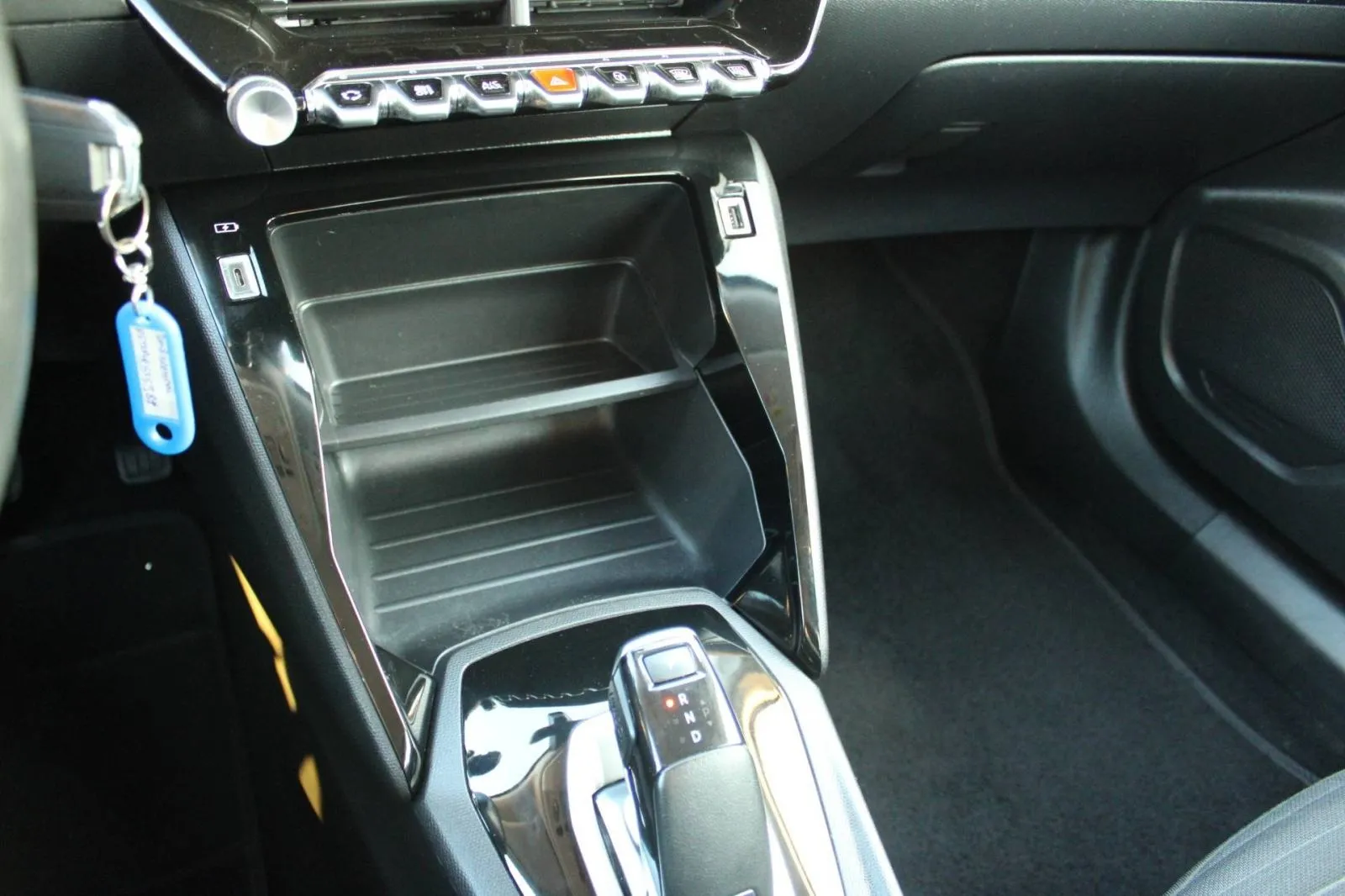 peugeot 2008 1.2 puretech automatik *led, navigacija* - slika 16