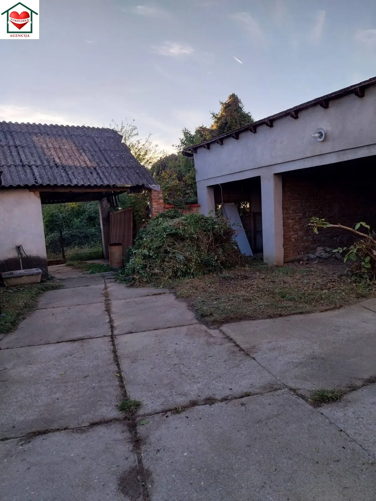 65. vukovar, sotin v. nazora 58, kuća s 2 stana 308 m2, 3 garaže 61m2 - slika 20