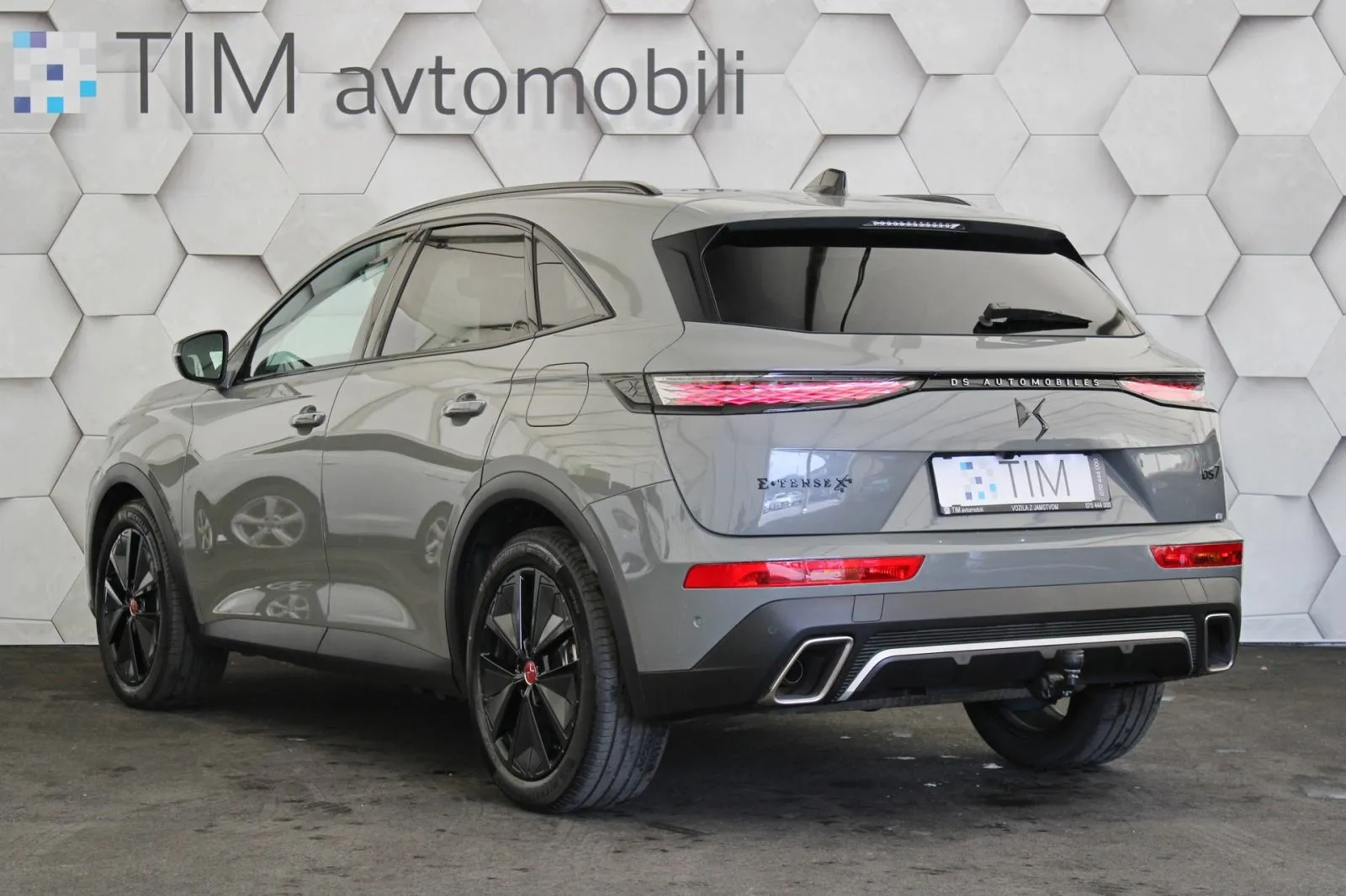 ds automobiles ds7 e-tense hybrid 300km 4x4 eat8 performance line+ - slika 4