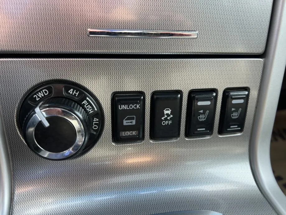 nissan navara 3.0 v6 - slika 9