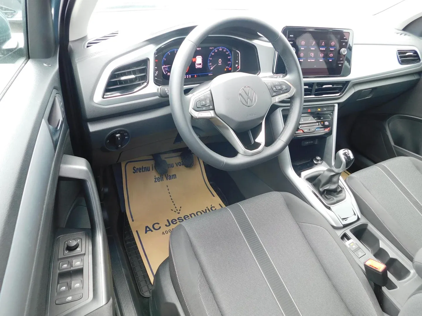 10451 volkswagen t-roc 1.0 tsi life - slika 9