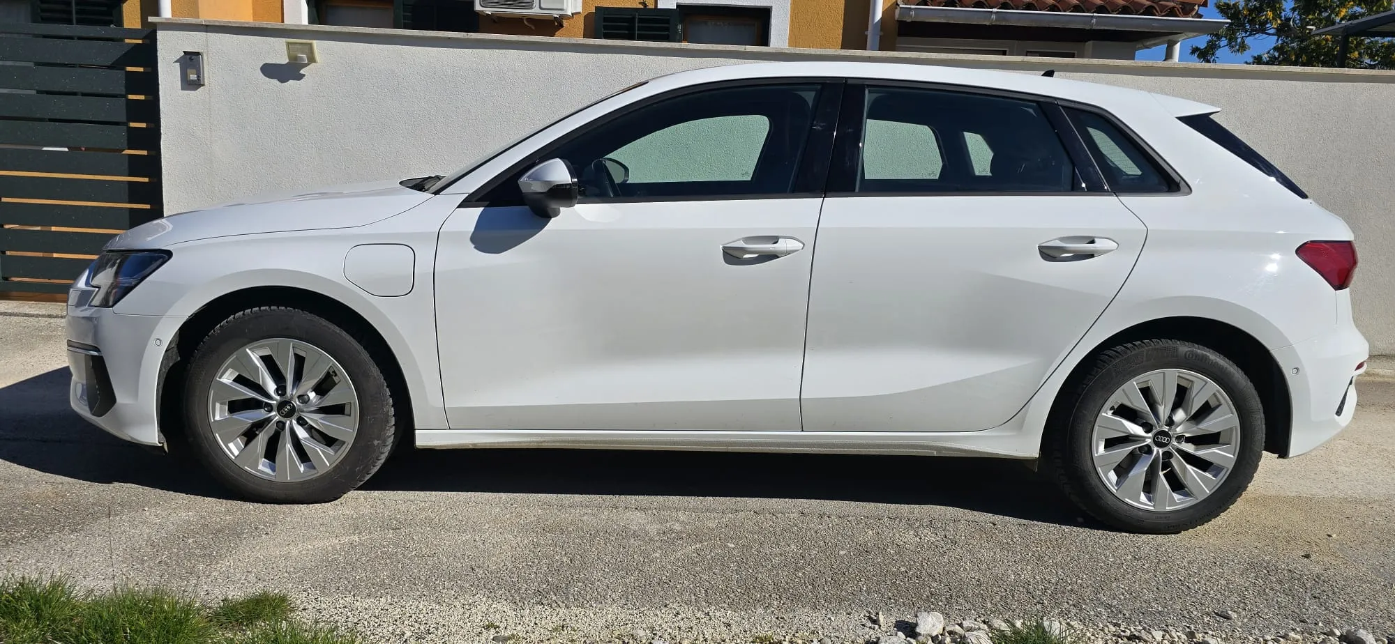 audi a3 40 tfsie automatik phev (bezin+struja) - slika 3