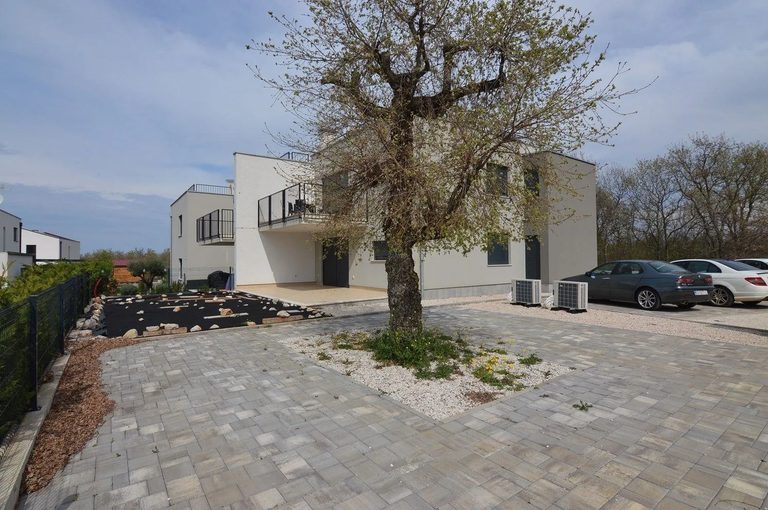 poreč okolica-stan na 1 katu sa krovnom terasom -pogled more (prodaja) - slika 3