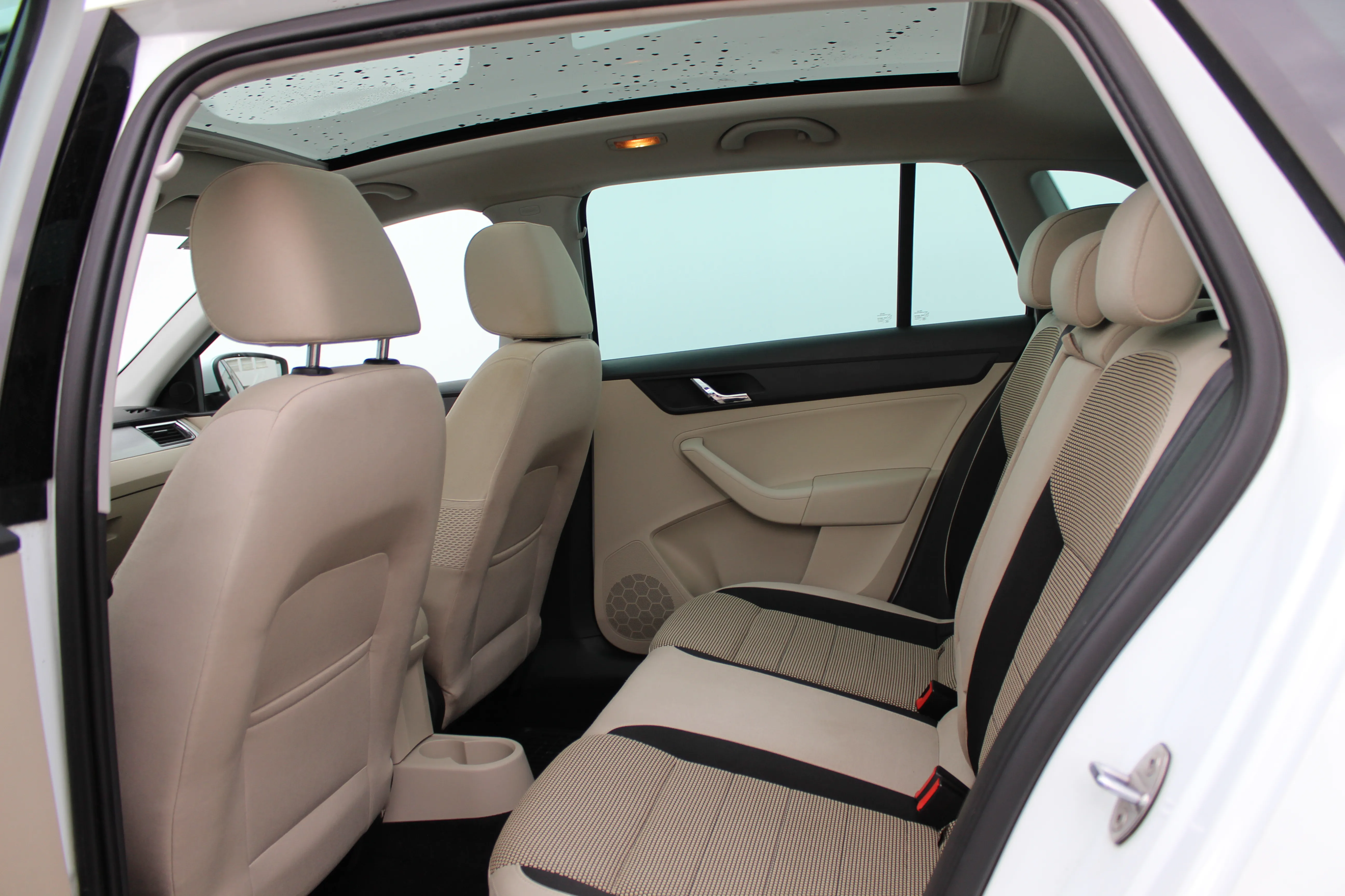 13098 škoda rapid spaceback ambition 1.6 tdi cr - slika 9