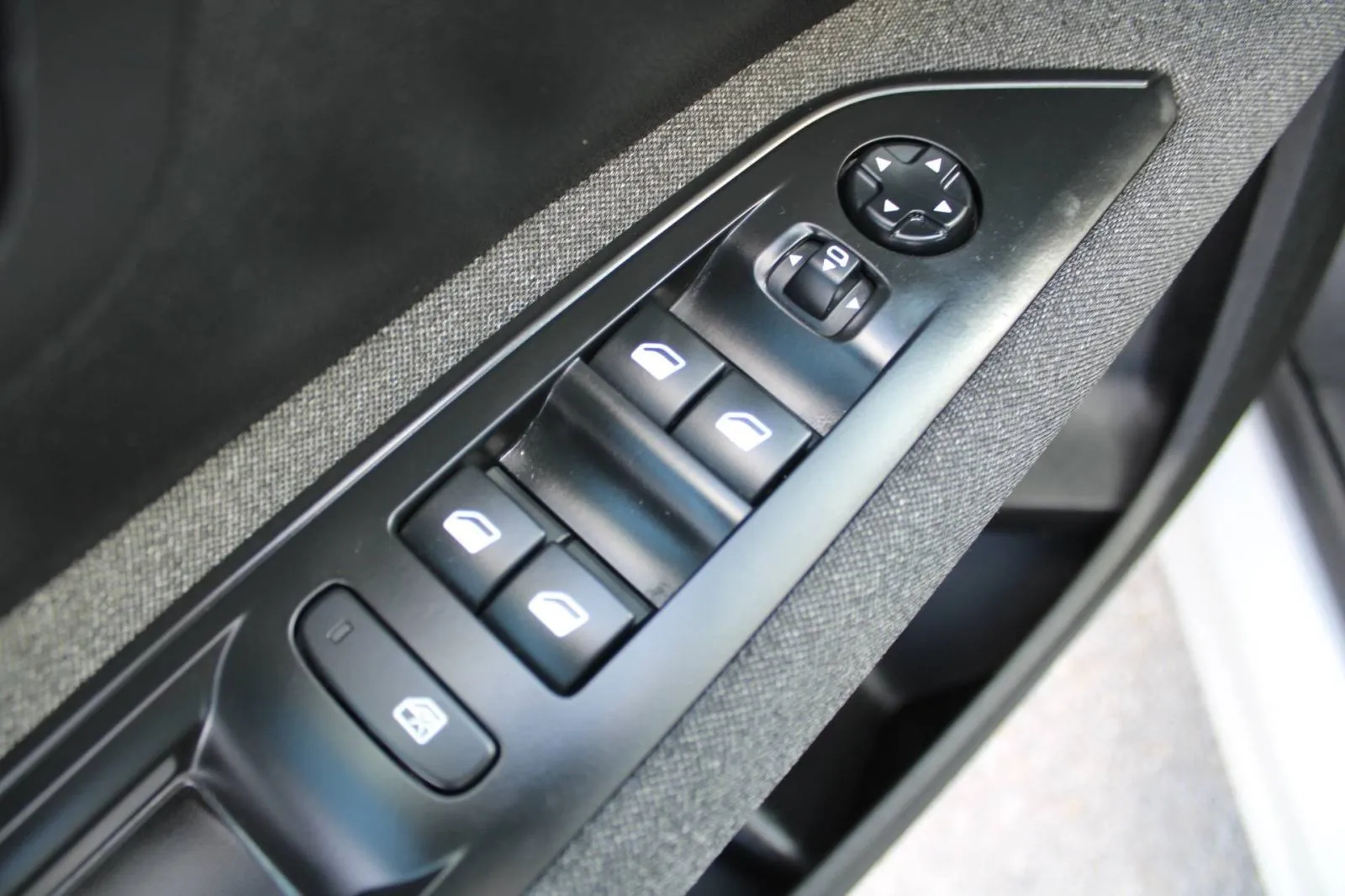 peugeot 5008 1.2 puretech automatik 7 sjedala *led, navigacija, kamera - slika 14