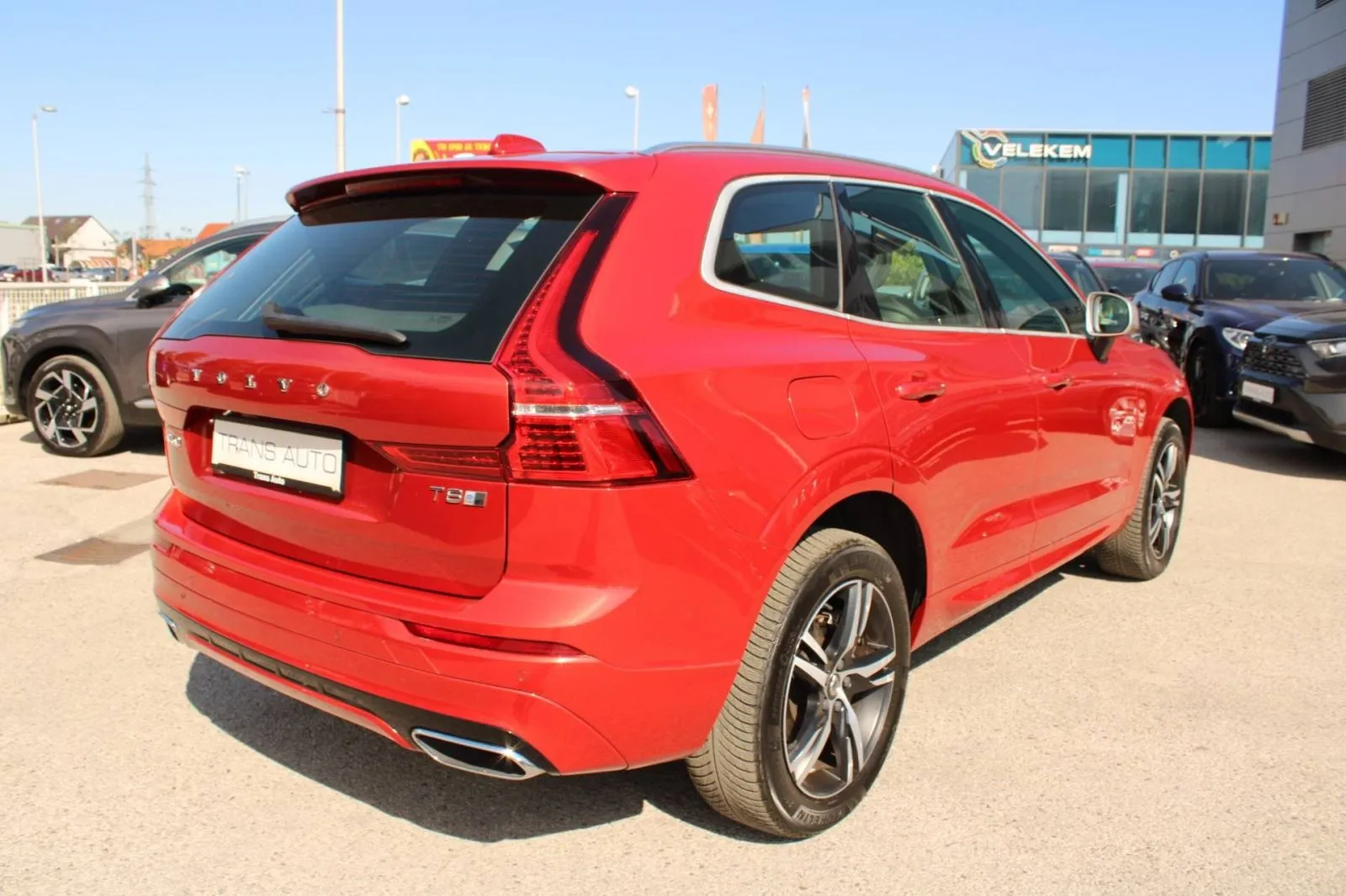 volvo xc60 t8 recharge awd r-design *panorama, led, navigacija* - slika 5