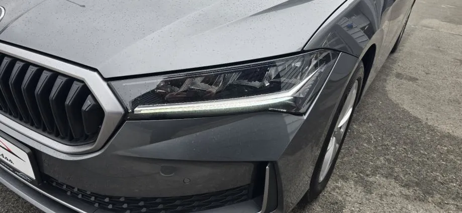 škoda superb combi 2,0 tdi dsg - 2025 - 15.000km - novo - reg 1 god !! - slika 4