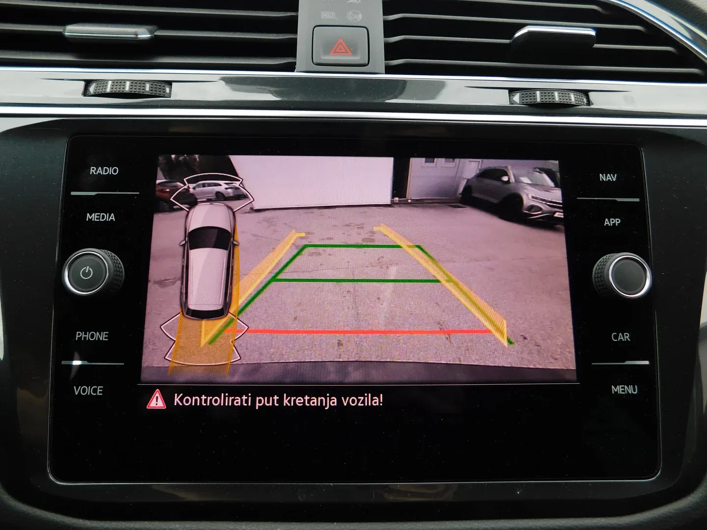 11634 volkswagen tiguan 2.0 tdi dsg life - slika 13