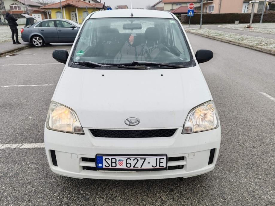 daihatsu cuore 1.0 benzin 2004 god reg 25.10 .2025 - slika 2